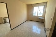 Apartamento de 1 dormitório, sala, cozinha, area de serviço,.&lt;BR&gt;2 lances de escada sol da tarde em todos os comodos (Orientação solar Oeste), predio com monitoramento por cameras, porteiro elet