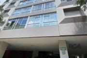 APARTAMENTO  de  3 dormitórios, sala, cozinha, ampla dependência de empregada. No 2º  andar e 3º pavimento -  2 elevadores -Tem split na sala.Possui   junker.1 lavabo, 1 banheiro social os móveis que 