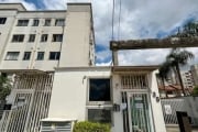 Apartamento com localização privilegiada na Av. João Ferreira, no Bairro Parque Santa Fé.&lt;BR&gt;O imóvel conta com 02 dormitórios, 01 banheiro, sala de estar, cozinha e lavanderia. O imóvel fica lo