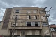 Apartamento com localização privilegiada na Avenida Pátria, bairro São Geraldo. O imóvel conta com 02 dormitórios, 01 banheiro, ampla sala de estar e cozinha. Ambiente com luz solar e arejado, muito a