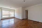 À venda: Apartamento espaçoso de 125 m², desocupado, localizado no coração do bairro Menino Deus, em Porto Alegre. Com 3 quartos e 3 banheiros, este imóvel é ideal para quem busca uma residência confo