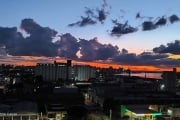 Apartamento andar alto , vista magnífica com exuberante por do sol no Guaíba ! 03 dormitórios transformado em 2 dormitórios com 01 suíte e living estendido, ampla sacada, muito iluminado e arejado. La