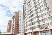 Apartamento de 3 quartos, sendo 1 suíte, ideal para quem busca conforto e praticidade. Localizado em um condomínio completo, o imóvel oferece 2 vagas de garagem individuais, proporcionando maior comod