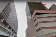 PARA VENDER NO CENTRO HISTÓRICO, PORTO ALEGRE ? CONJUNTO COMERCIAL COM VAGA/BOX DE GARAGEM ? Conjunto comercial com 51,79 m² privativos, 15º andar, de frente para a Av. Júlio de Castilhos, com divisór