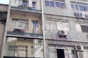 Apartamento de 02 dormitórios, living dois ambientes, cozinha, área de serviço, banho.&lt;BR&gt;Edifício com portaria 24 horas, elevador.&lt;BR&gt;Vaga de garagem coberta escriturada.