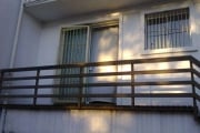 Apartamento de 2 dormitórios sendo um com sacada, amplo living, copa /cozinha, área de serviço e banho social, com duas entradas, pela portaria e pela sacada. Condomínio de baixo valor e pleno acesso 