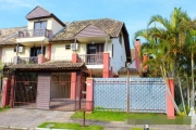 Excelente casa na Zona Sul de Porto Alegre, bairro Ipanema. Casa com 3 dormitórios sendo uma suíte, 3 banheiros, closet, 3º andar com uma bela vista, ótimo para um escritório. Living estendido com sal