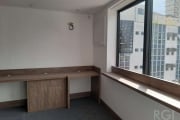 Excelente sala comercial no bairro Moinhos de Vento, com sala de espera e banheiro.&lt;BR&gt;  Prédio com portaria  e elevador.&lt;BR&gt;  De segunda a sexta, das 07 ás 22 horas.&lt;BR&gt;  Aos sábado