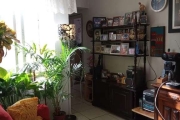 Apartamento no centro com localização privilegiada, um quarto, banheiro , cozinha, área de serviço. Apto de fundos bem iluminado. &lt;BR&gt;&lt;BR&gt;Prédio com elevador. Baixo custo condominal.&lt;BR