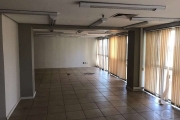 Sala no bairro Centro. Na rua Chaves Barcelos com 47m² metros quadrados de área  privativa cada sala,  ensolarada, com fácil acesso.&lt;BR&gt;&lt;BR&gt;Esta sala pode ser vendida separada pelo valor d