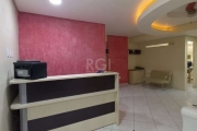 Vende sala com 60,40 m² útil, divisórias ,  teto rebaixado forro de gesso, 2 splits, semi mobiliada, piso frio, arejada, iluminada, banheiro, copa. &lt;BR&gt;&lt;BR&gt;Condomínio oferece: Portaria 24 