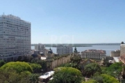 OPORTUNIDADE! Andar inteiro, em prédio Tradicional, no Centro Histórico de Porto Alegre, junto à Praça da Alfândega. Com diversos conjuntos distribuídos em uma planta com 255,37m2 privativos. Traga su