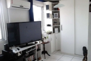 Apartamento 3º andar com 2 dormitórios, transformado em 1 mais de fácil reversão  living, banheiro social, cozinha, área de serviço, bem iluminado e ventilado, com vaga de garagem. Localizado na zona 