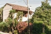 Casa de esquina, na Tristeza, com 3 dormitórios amplos, 1 suíte com hidro, living 2 ambientes, lavabo, lareira, cozinha, área de serviço, pátio, piscina, garagem para mais de 6 carros, sendo 4 coberto