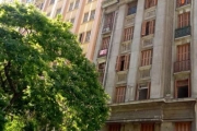 APARTAMENTO 3 DORMITÓRIOS NO BAIRRO: CENTRO DE PORTO ALEGRE:&lt;BR&gt;Apartamento com 3  dormitórios com possibilidades para de 4 dormitórios, living, cozinha, 2 banheiros, pé direito alto, arejado, v