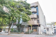 Sala comercial de 44,5 m2 semi-mobiliada com banheiro e de frente para a Marquês do Pombal. Prédio com elevador, portaria, custo condominial conveniente, proximidade com linhas de transporte e de fáci