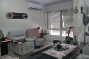 Vende-se apartamento impecável de 2 dormitórios, ensolarado, ventilado, banheiro social, living amplo em 2 ambientes, cozinha americana, área de serviço e 1 vaga de garagem. Prédio com elevador,  área