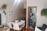 Vende-se apartamento com 2 dormitórios, living amplo em 2 ambientes, cozinha com móveis planejados, área de serviço independente, banheiro social, permanecem todos os móveis fixos, roupeiros e splits.