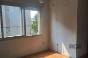 Apartamento de 2 dormitórios no Jardim Europa, Amplo apartamento de frente, bem ventilado, com dois quartos, sala,cozinha e banheiro social com uma vaga de garagem escriturada. Na melhor localização j