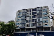 Apartamento 03 dormitórios 231,80m privativos, garagem fechada no Bairro Petrópolis, sendo uma suíte, sala de estar com sacada, sala de jantar, dependência de empregada. Ensolarado, espaçoso e aconche