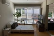 Vende-se apartamento de 2 quartos, transformado em 1 dormitório, fácil reversão, vaga de garagem coberta, living em 2 ambientes, lavabo, cozinha e área de serviço independente, dependência de empregad