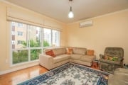 Apartamento de 3 dormitórios, totalmente reformado, com 94,55 m² privativos e 1 vaga de garagem coberta e escriturada, no bairro Petrópolis..&lt;BR&gt;&lt;BR&gt;O imóvel oferece um amplo living com ar