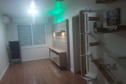 Apartamento 2 dormitórios, de frente 100% reformado bairro Cidade Baixa- Porto Alegre&lt;BR&gt;Impecável apartamento 2 dormitórios, de frente, living 2 ambientes, 1 banheiro social, área de serviço  t