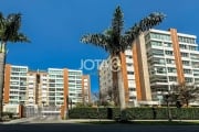 Apartamento com 3 suítes em condomínio clube - J8