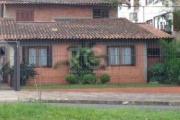 Vende  residência , composta de 03 dormitórios, uma suíte, living para 3 ambientes com lareira, cozinha montada, área de serviço, área externa com churrasqueira, espaço para piscina, banheiro, lavande