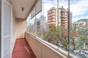 Ótimo apartamento no Menino Deus, desocupado, de frente, com 70m² privativos, de 2 dormitórios. Possui living amplo, 2 dormitórios sendo 1 com ampla sacada, banheiro com ventilação natural, cozinha, á