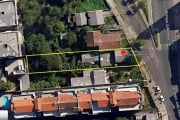 Terreno de 650m² em frente à igreja Matriz de Cachoeirinha. &lt;BR&gt;Possibilidade de anexar terreno vizinho para construção prédio grande de uso comercial, residencial.&lt;BR&gt;Medidas aproximadas 