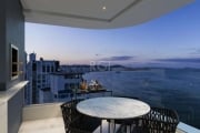 Morar com estio e viver com personalidade. Apartamento fantástico com 194,25 m² no Tonino Lamborghini Residence, Barra Sul de Balneário Camboriú. Living de 36,81 m² integrado à sacada com vista para o