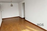 Apartamento 2 dormitórios com suíte, na Rua Luiz Afonso, junto de todos os recursos do bairro Cidade Baixa, em andar alto com vista definida, churrasqueira, sol da manhã e tarde, área de serviço, banh