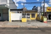 Ótima casa residencial ou comercial situada em ponto muito atrativo (atrás da PUC-RS, em frente ao Colégio Champagnat), possuindo um amplo salão comercial na parte da frente do terreno e na parte de t