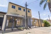 Apartamento de 2 dormitórios, com cozinha, sala de estar, banheiro social e área de serviço. Possui cômodos bem arejados e com boa iluminação.&lt;BR&gt;O condominio bem conservado conta com  Churrasqu