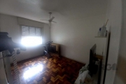 Apartamento bem ventilado, com 39m², divido em 01 dormitório, cozinha, banheiro com box e living. Condomínio com baixo custo, próximo de todas as facilidades do bairro Menino Deus! &lt;BR&gt;Agende já