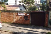 Terreno no Bairro Petrópolis com casa de Alvenaria, medidas do terreno 10 X 30 mts.                 Excelente localização,rua tranquila e silenciosa, uma quadra da praça Nações Unidas e próximo a todo