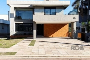 Casa pronta para morar, com 349m², &lt;BR&gt;&lt;BR&gt;A residência possui 3 níveis. no sub solo um espaço Gourmet e estar, lavanderia, banheiro auxiliar e acesso ao pátio e piscina&lt;BR&gt;&lt;BR&gt