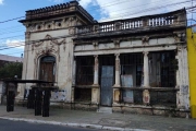 Terrenos localizados no Bairro Glória, em Porto Alegre, RS. Os terrenos nº 1 e 2, tem frente para a Av. Professor Oscar Pereira e fundos para a Rua Nossa Senhora Das Graças. O terreno nº 3, tem frente