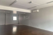 Vende no Bairro Floresta, sobrado comercial, podendo ser também residencial ou misto. &lt;BR&gt;Subsolo: área para garagem para 02 carros, mais espaço para depósito e ou dormitório e banheiro. Piso té