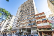 Apartamento de 2 dormitórios com dependência de empregada no Centro Histórico em Porto Alegre. Possui living para 2 ambientes, banheiro social e banheiro auxiliar, área de serviço separada, posição so