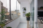 Apartamento 2 dormitórios com sacada fechada em vidro, e segunda porta de vidro entre a sacada e a sala garante ainda mais isolamento acústico.  Andar alto com vista. Permanecem no imóvel  3 aparelhos