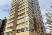 Belissimo apartamento na Praia Grande com quatro  dormitórios sendo quatro suites msala de estar ampla , sacada , banheiro social ,  350m do mar  Dois box de garagem . Apartamento MOBILIADO e DECORADO