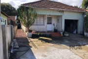 Excelente terreno medindo 760 m² com uma casa de madeira antiga, terreno plano, fundos com um haras, ótimo para construir seu lazer em Belém Novo, próximo á orla do Guaíba e centrinho , praças e todos