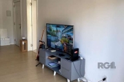 Vende-se apartamento térreo&lt;BR&gt;Com 03 dormitório e 01 banheiro social;&lt;BR&gt;Living 2 ambientes com acesso para pátio privativo &lt;BR&gt;Arejado, Reformado e Semi mobiliado&lt;BR&gt;Cozinha 