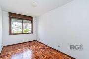 Apartamento de 02 dormitórios, no bairro Vila Jardim, em Porto Alegre!&lt;BR&gt;Apartamento com sala, cozinha, área de serviço, bem claro e muito ventilado, pronto para morar!!&lt;BR&gt;Condomínio com