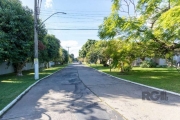 Casa de três dormitórios, suíte e duas vagas de garagem no bairro da Cavalhada em Porto Alegre. &lt;BR&gt;São 209,00 m² de área privativa, living para três ambientes, banheiro social, cozinha e área d