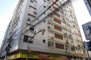 Apartamento de 1 dormitório, em posição lateral, ideal para quem busca conforto e praticidade. O imóvel apresenta um living com piso frio, cozinha montada com área de serviço integrada, banheiro socia