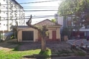 Terreno no Bairro Higienópolis em Porto Alegre, com 348 m2,&lt;BR&gt;&lt;BR&gt;Com 10,56m de frente por 33m da frente ao fundo, o terreno oferece ótima capacidade de construção.&lt;BR&gt;&lt;BR&gt;Gra