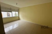 Vende-se apartamento desocupado de 1 dormitório, próximo ao gasômetro, living, banheiro e cozinha e americana, zeladoria e portaria 24h..&lt;BR&gt;&lt;BR&gt;Obs.: Aceita pet.